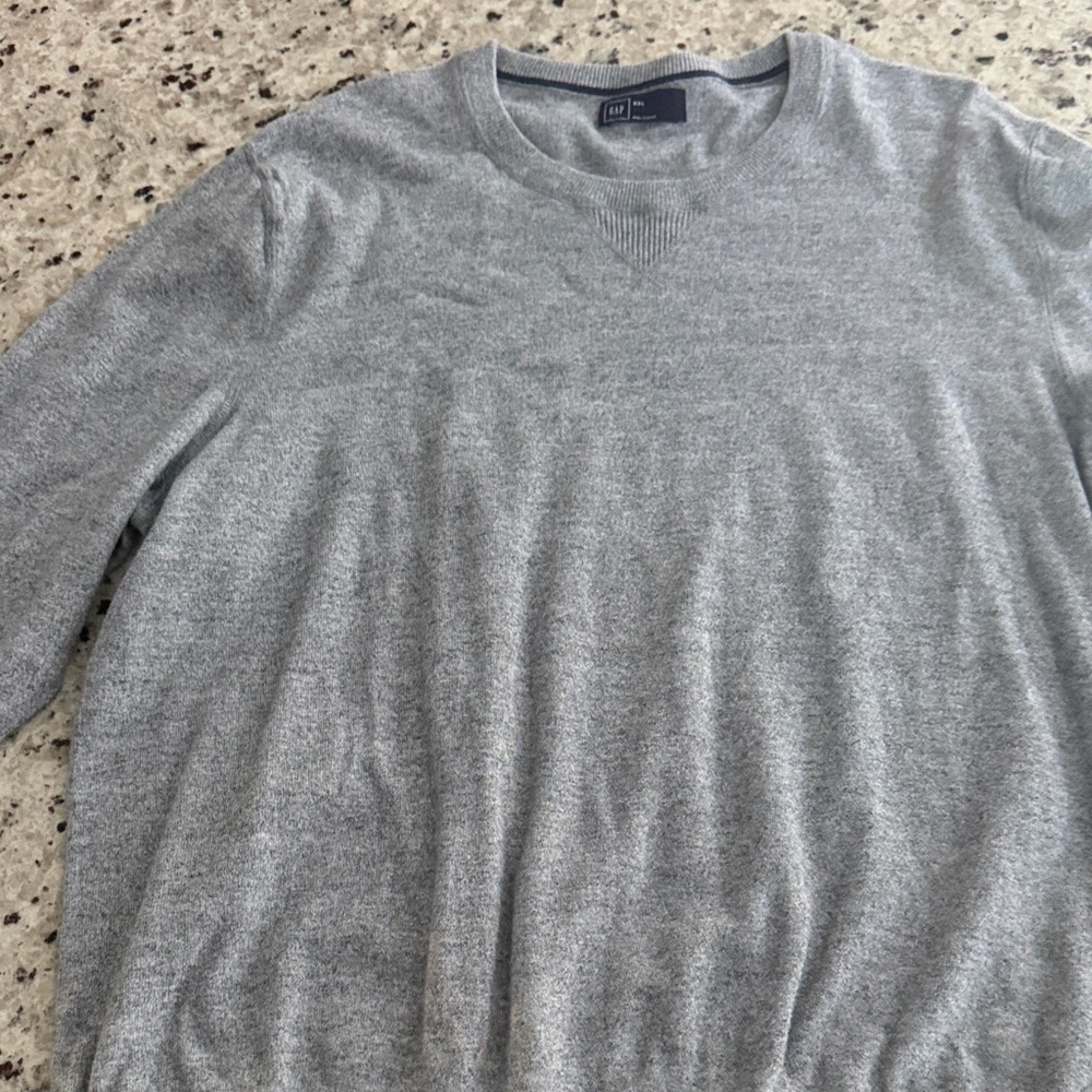 GAP Men's Gray Crewneck Sweater